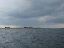 Donkere wolken boven de Grevelingen, Uisge Beatha, Zeilen, Watersport Donkere wolken boven de Grevelingen, Uisge Beatha, Zeilen, Watersport