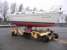 Onderzijde Uisge Beatha in het rood, Uisge Beatha, Zeilen, Watersport Onderzijde Uisge Beatha in het rood, Uisge Beatha, Zeilen, Watersport