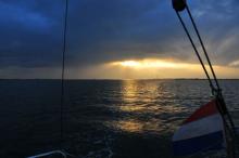 Oosterschelde zonsopgang, Uisge Beatha, Zeilen, Watersport Oosterschelde zonsopgang, Uisge Beatha, Zeilen, Watersport