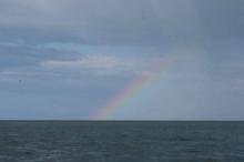 Regenboog over de Ierse Zee, Uisge Beatha, Zeilen, Watersport Regenboog over de Ierse Zee, Uisge Beatha, Zeilen, Watersport