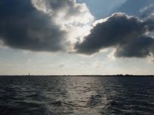 Mooie luchten boven de Grevelingen, Uisge Beatha, Zeilen, Watersport Mooie luchten boven de Grevelingen, Uisge Beatha, Zeilen, Watersport