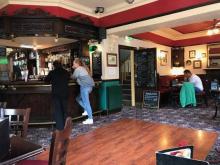 Pub met dansvloer, Uisge Beatha, Zeilen, Watersport