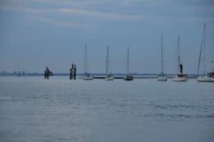 Huiswaarts, eerst richting Queenborough | Londen, Queenborough, Limehouse Marina