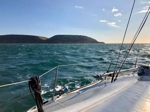 Iets teveel wind van Weymouth naar de Solent | Rondje Engeland, Solozeilen, The Needles, Weymouth, The Solent, Southampton, Cowes, 